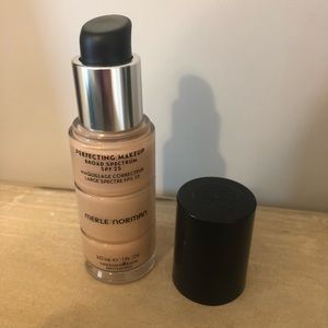 Merle Norman Creamy Beige Perfecting Makeup